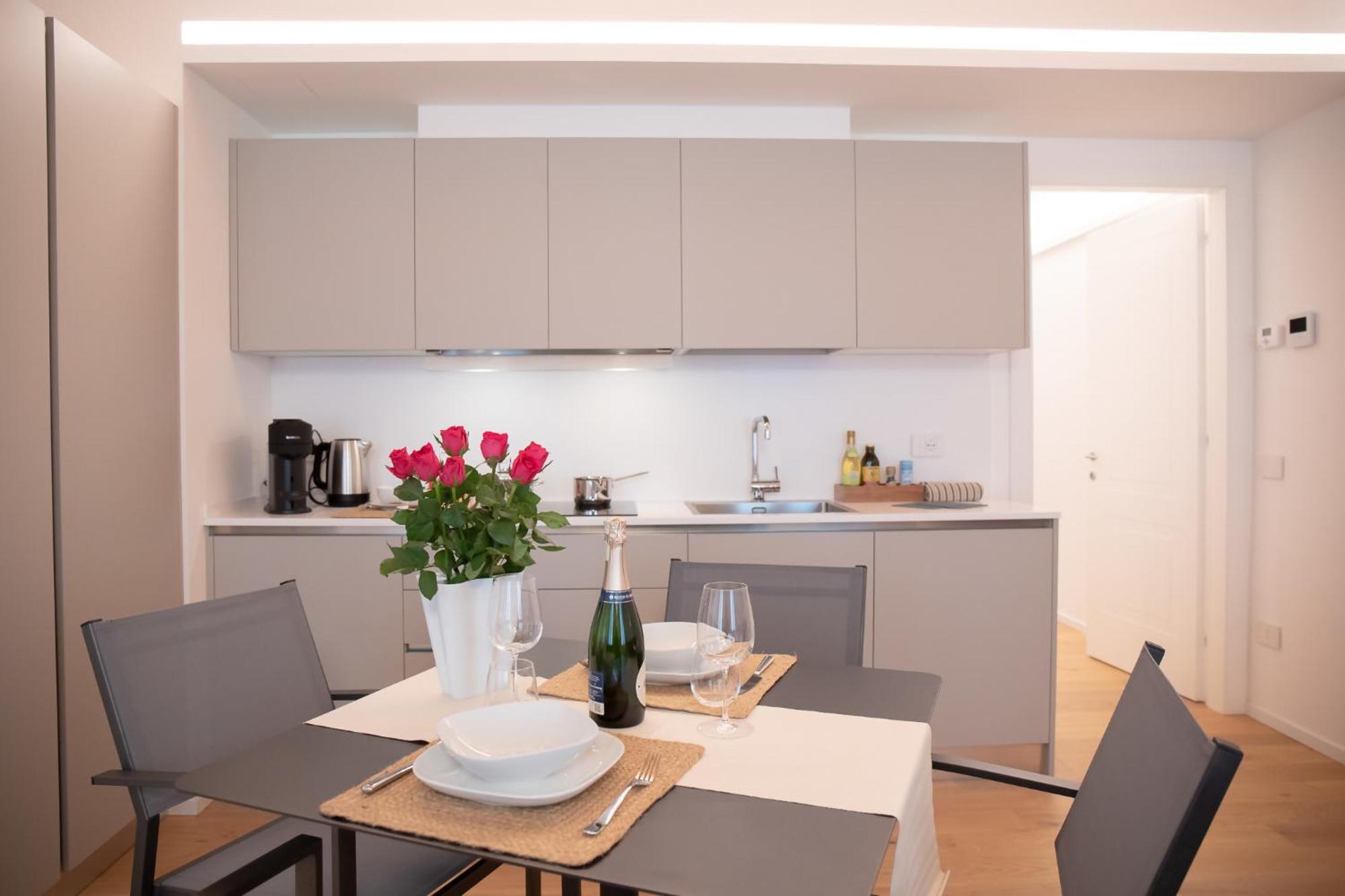 Romantic White Apartment - 5 Minutes From The Lake Como Eksteriør billede