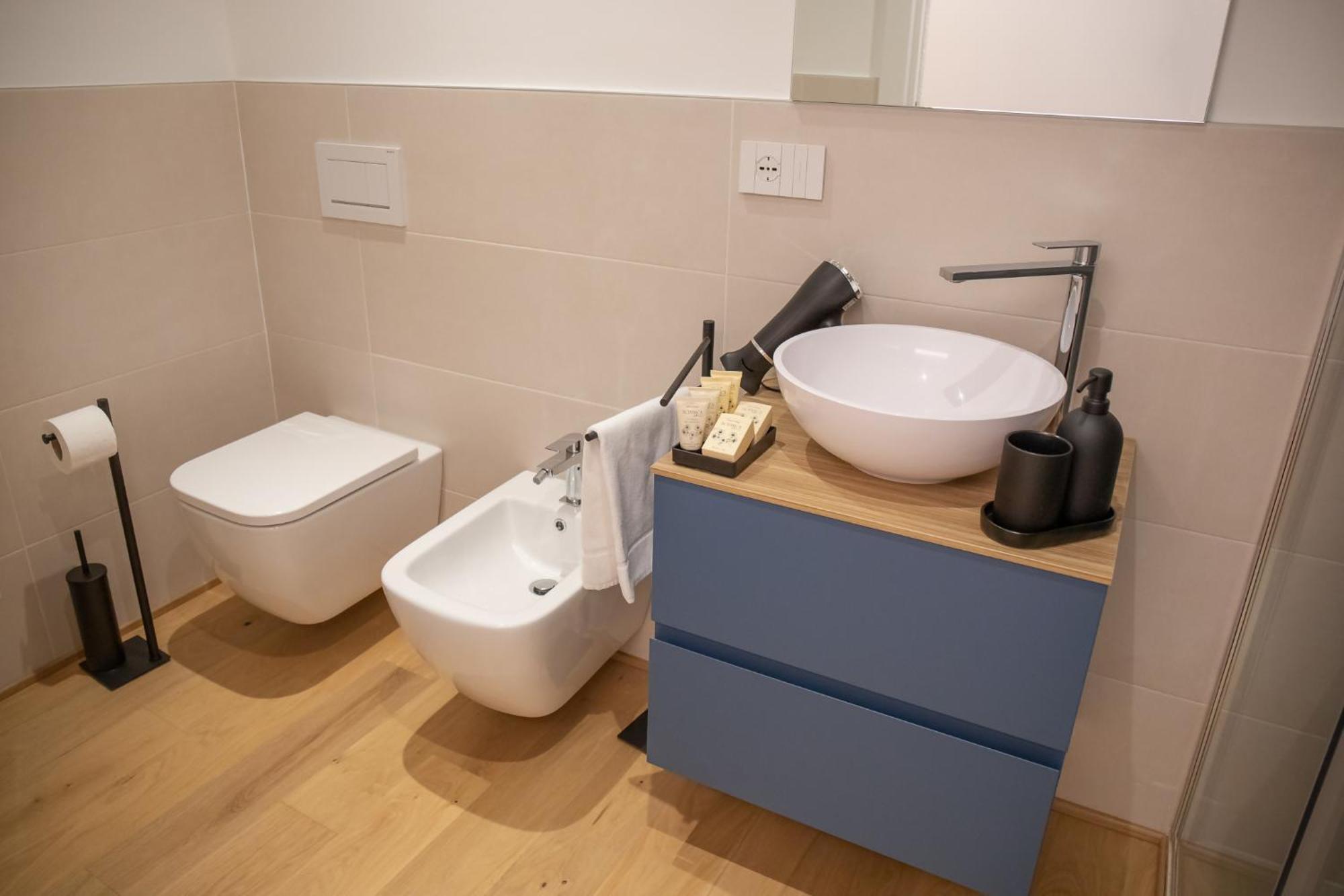 Romantic White Apartment - 5 Minutes From The Lake Como Eksteriør billede