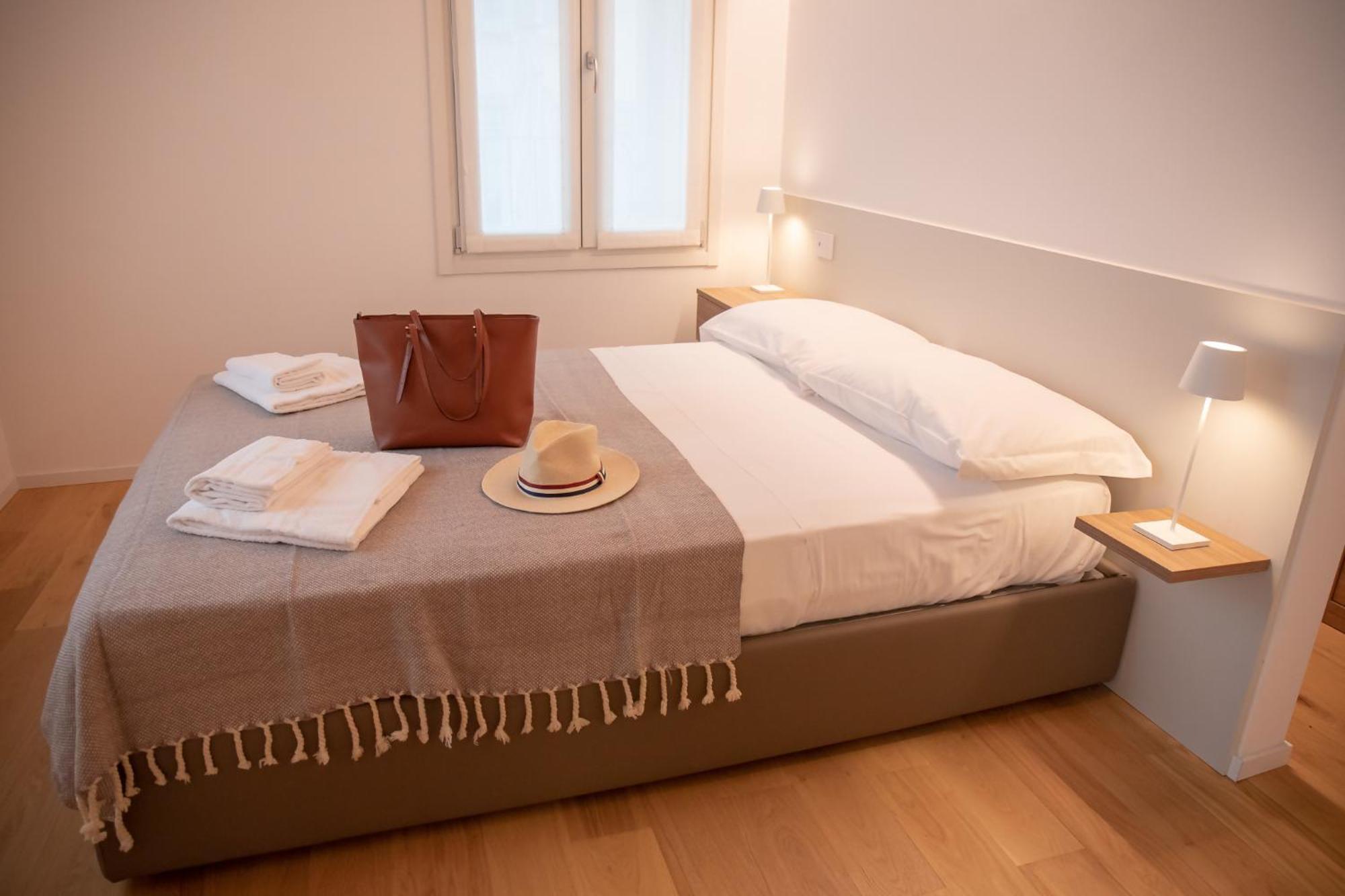 Amendola City View Apartments Suite Romantica Como Eksteriør billede